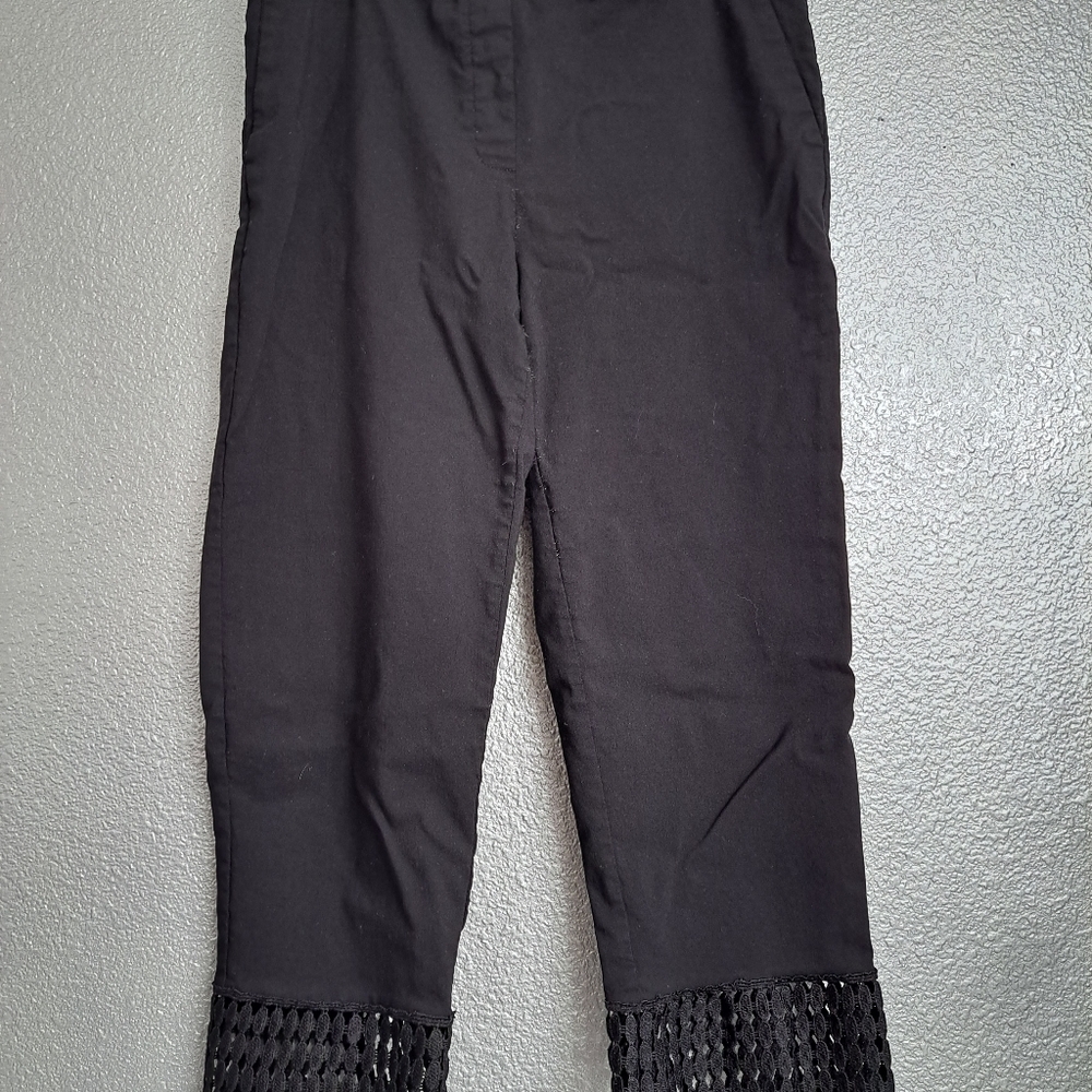 Zac & Rachel Black Lattice Capris Size 6